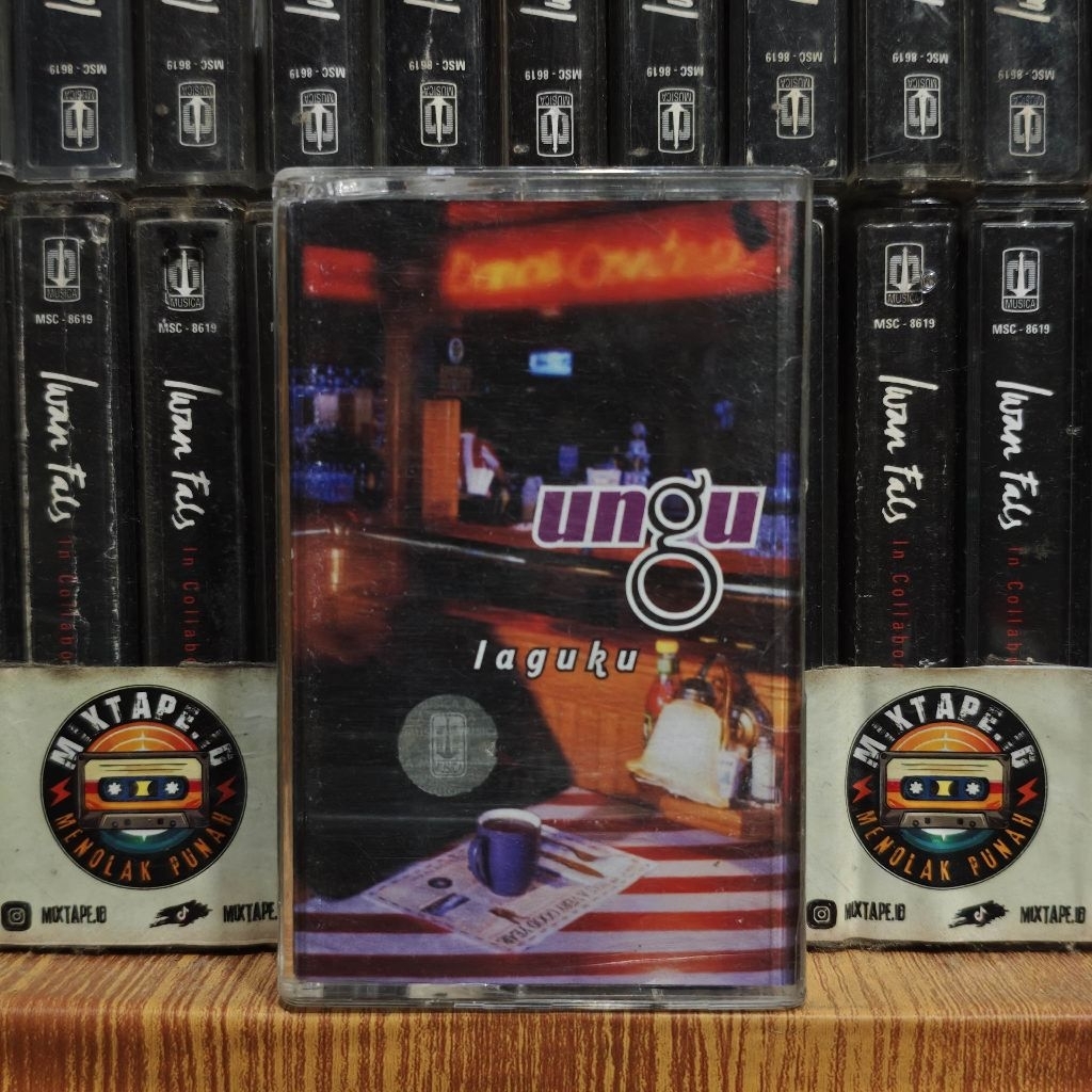 Kaset - Ungu - Lagu Ku - Kaset Pita - Radio Tape - Radio - Pemutar Kaset - Retro - Classic - Cassett