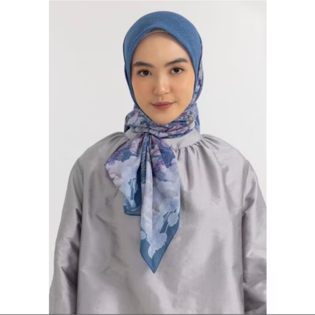 Scarf Ria Miranda Motif Monogram R4