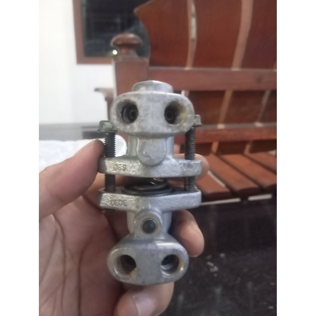 Pembagi minyak rem original honda accord maestro 1993