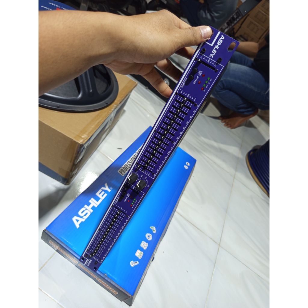 Equalizer Ashley 215+ subwoofer grade A biru kondisi bekas/second