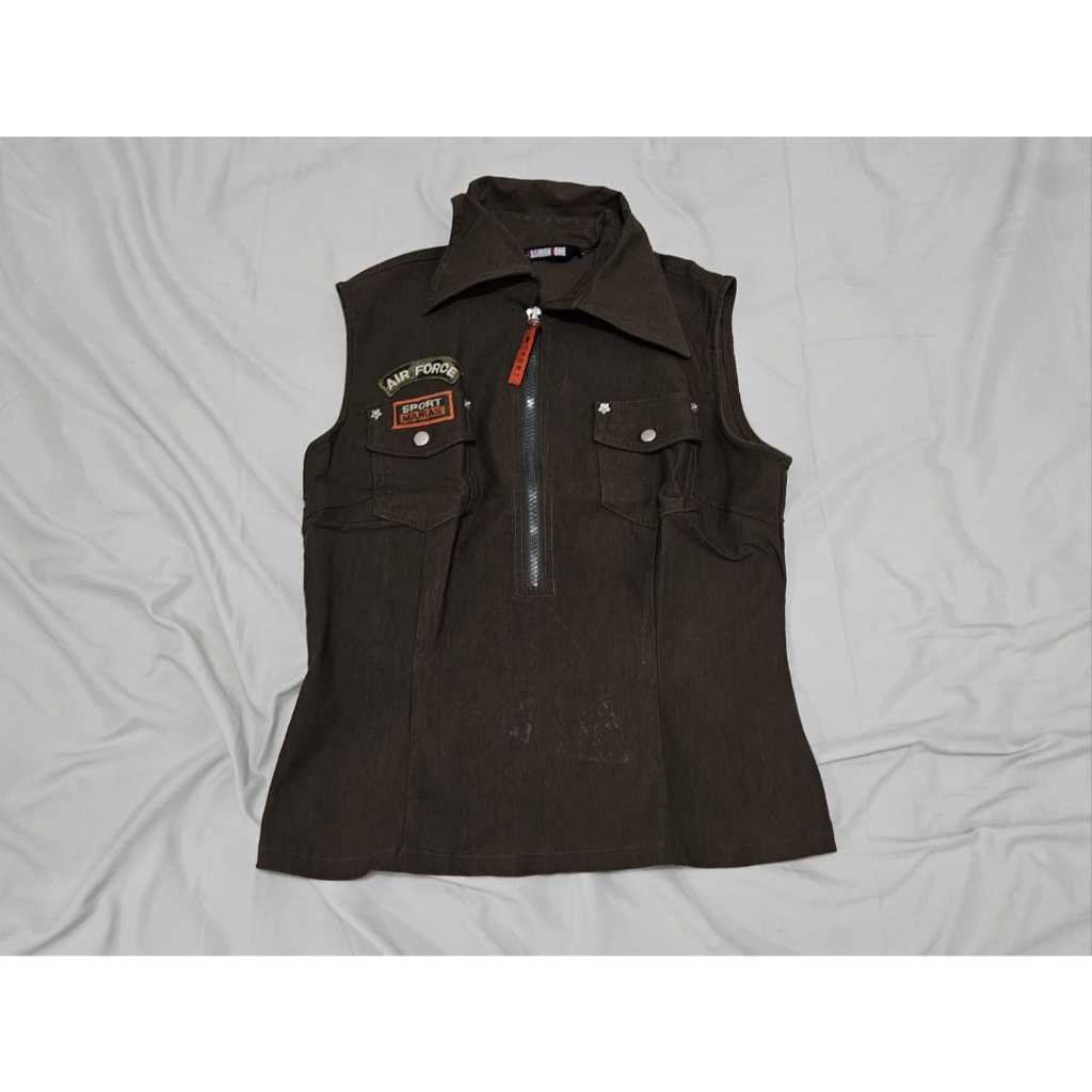 (PRE-LOVED) Atasan Tanpa Lengan Warna Hijau Army Wanita Perempuan Keren Kekinian Premium