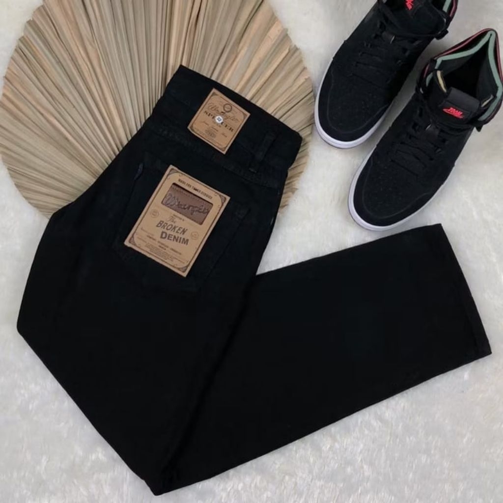 Celana Jeans Wrangler Hitam - Celana Jeans Pria Standar Wrangler Reguler Warna Hitam Ready 28-38 Bas