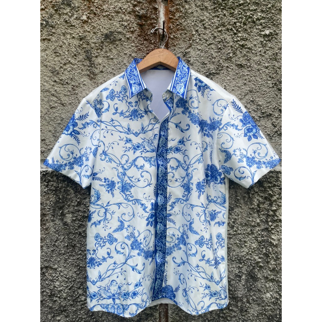 Kemeja pria cowok satin putih motif bunga biru premium murah imlek