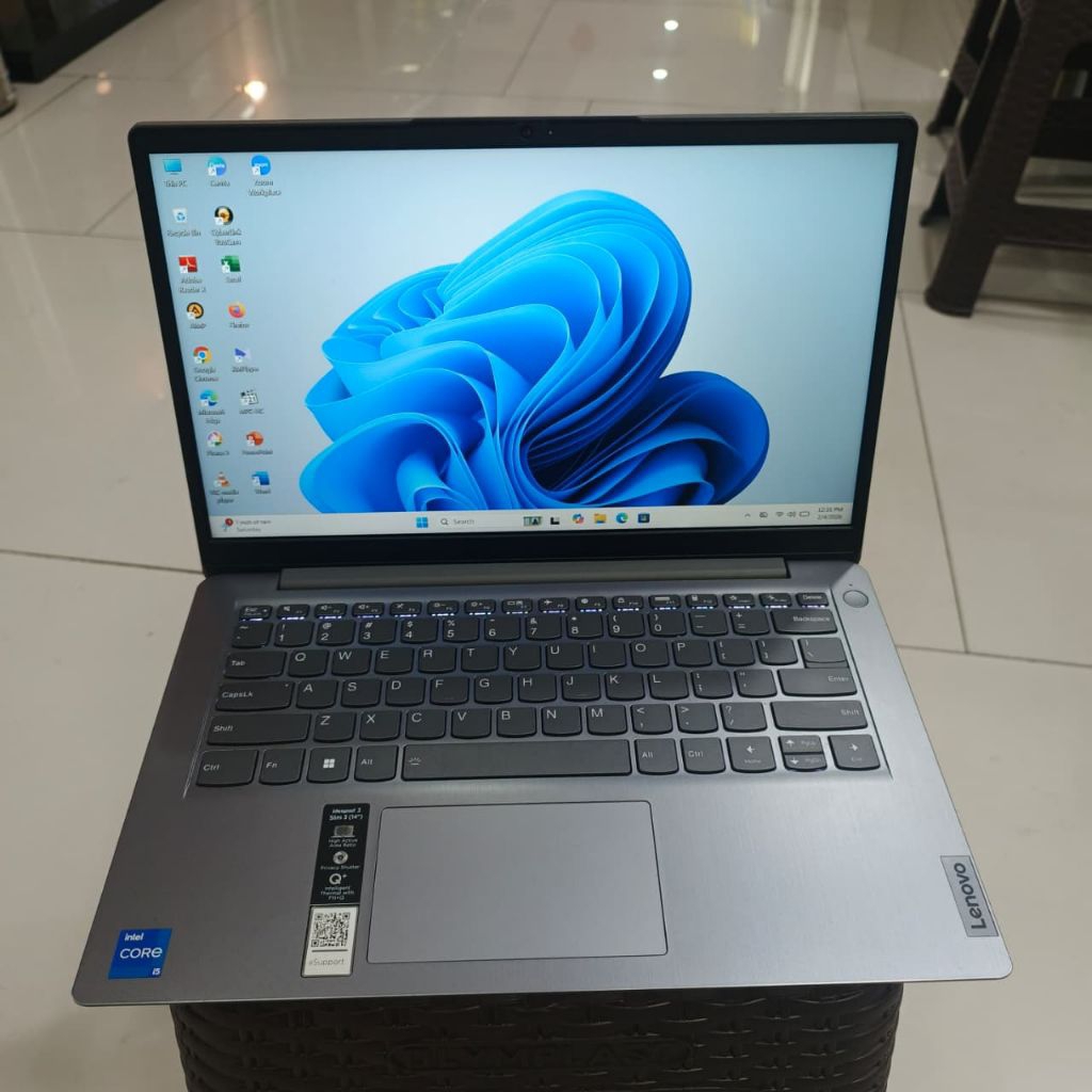laptop Lenovo slim 3 Intel core i5-1135G7 iris xe ram 8gb/SSD 512gb fhd