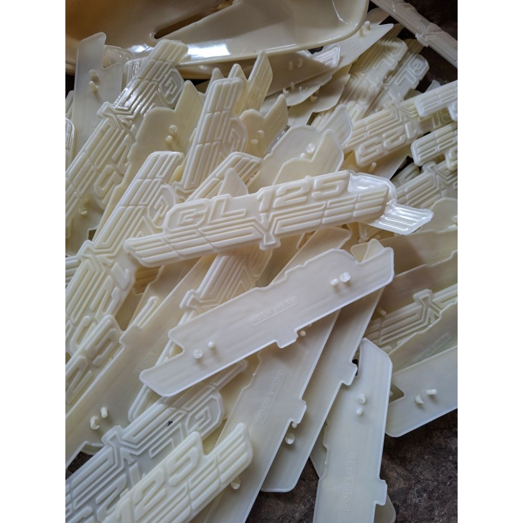 EMBLEM BOX AKI GL100 LOGO EMBLEM GL 100 GL 125 BAHAN GADING EMBLEM TEPONG GL100