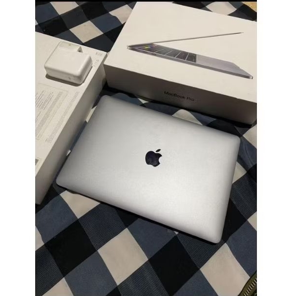 Macbook Pro 2018 touchbar i7 16/256