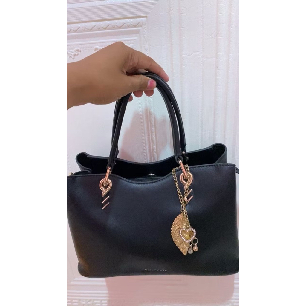 TasWanitaOriginalElizabeth