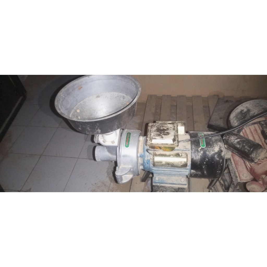 Mesin Penepung biji2an dan bumbu - Batu - bekas