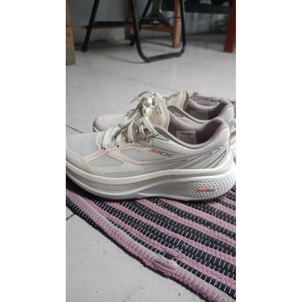 Skechers Go run