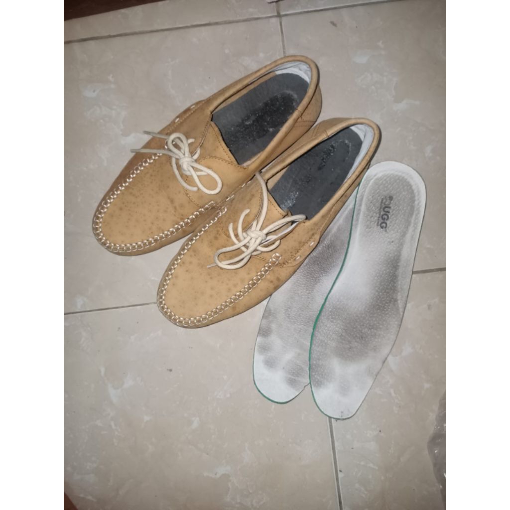 sepatu prelove brand UGG 40