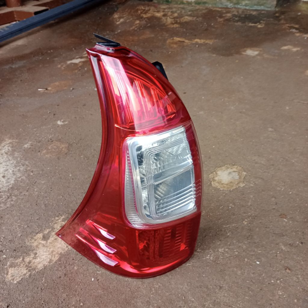 stoplamp Avanza Xenia 2016 Kiri