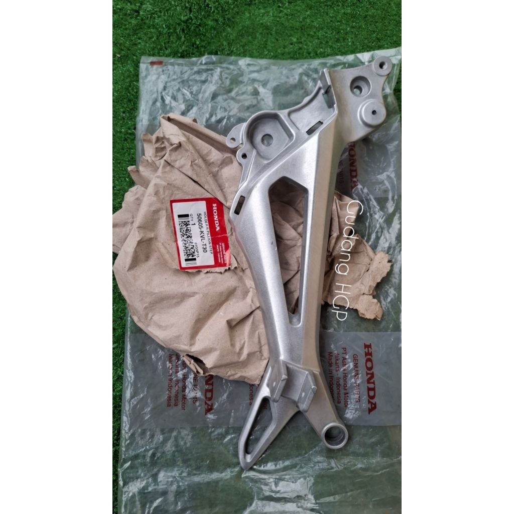 Holder R Pillion Step Dudukkan Footstep Kanan Belakang Supra X 125 Batman Cakram 50605-KVL-T30 Ori H