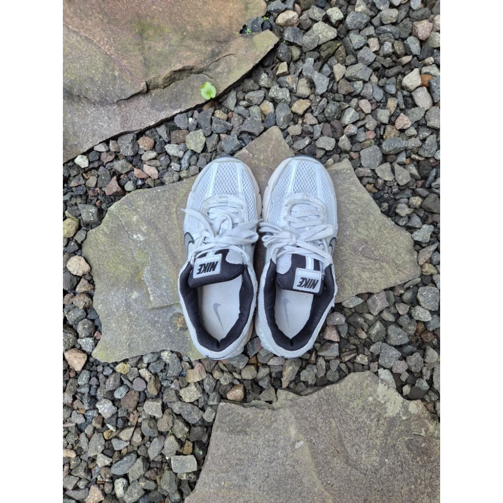Preloved Nike Zoom Vomero 5