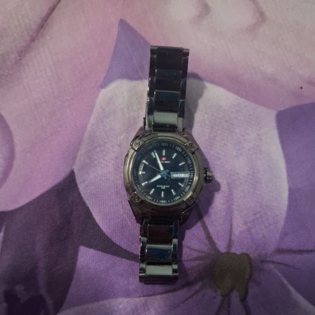 Jam tangan Swiss Army