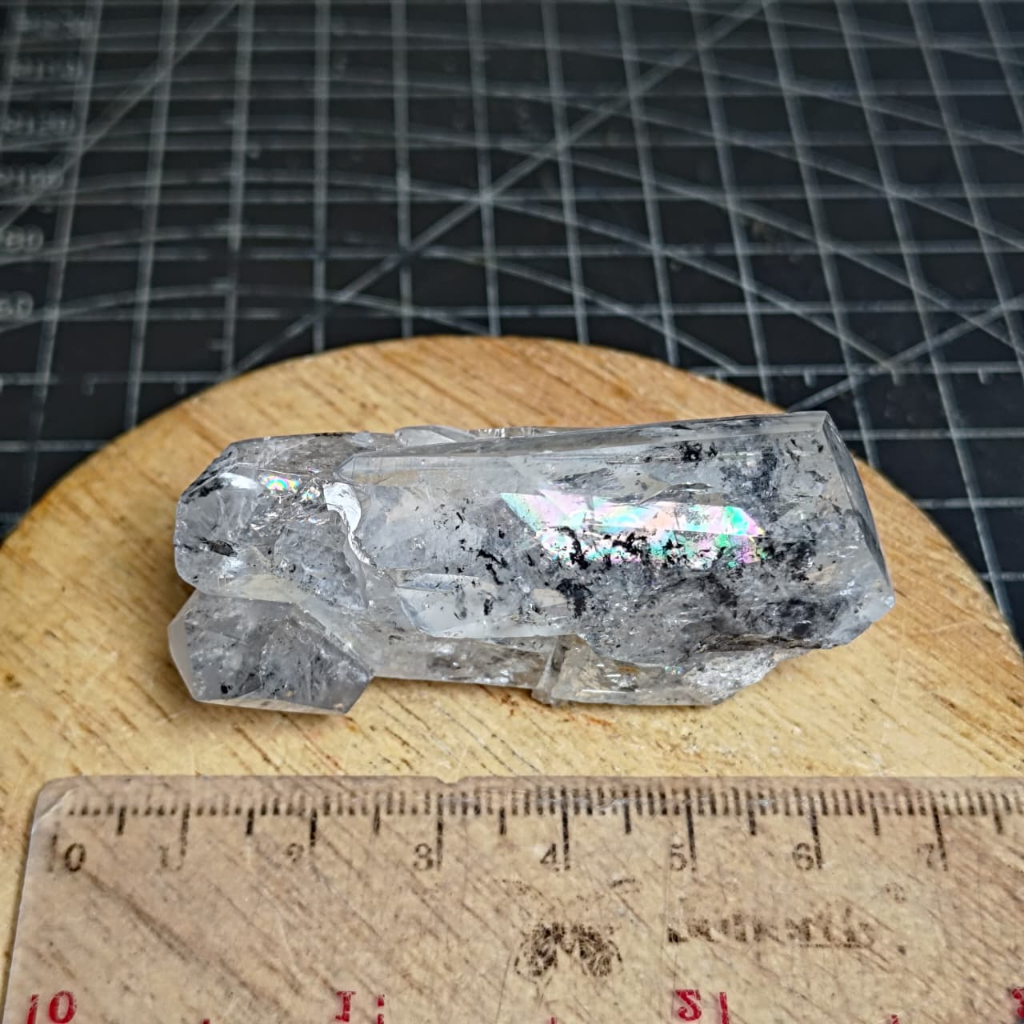 Batu Natural Sichuan Clear Quartz With Black inclusion Rainbow (5)