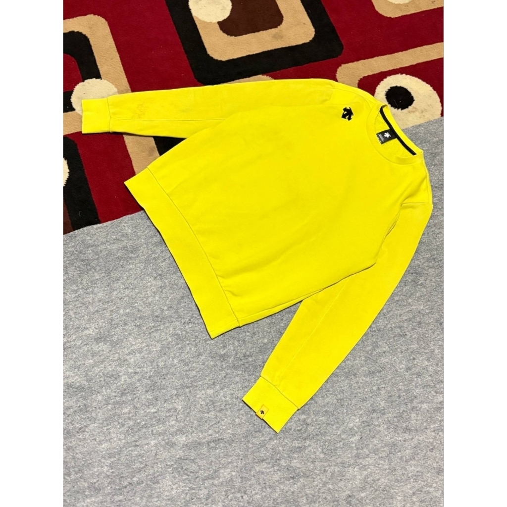 ​[Descente] Crewneck Sweatshirt Yellow - Move Sport Athletic