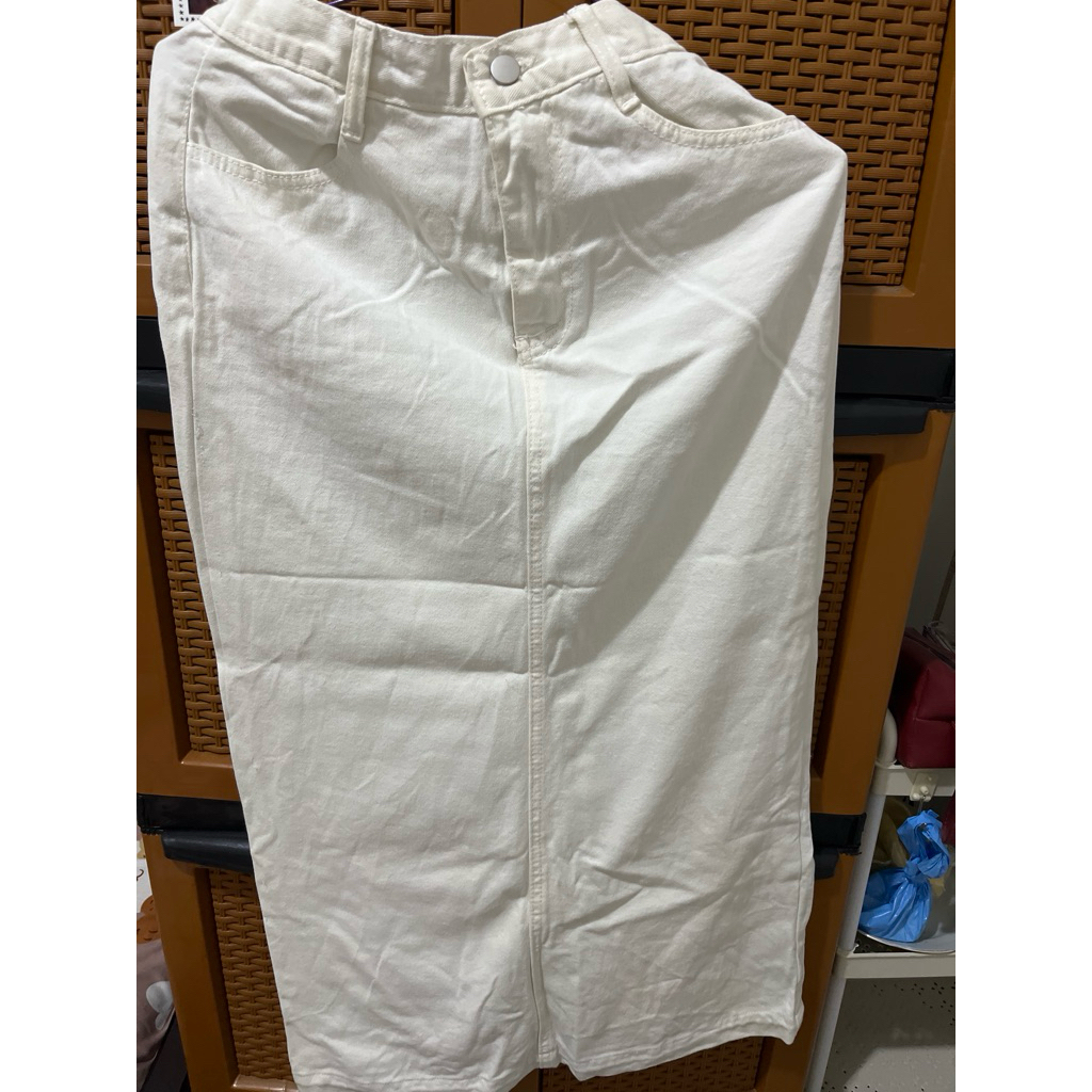 BACA DESKRIPSI preloved rok jeans putih & dark blue (get 2)