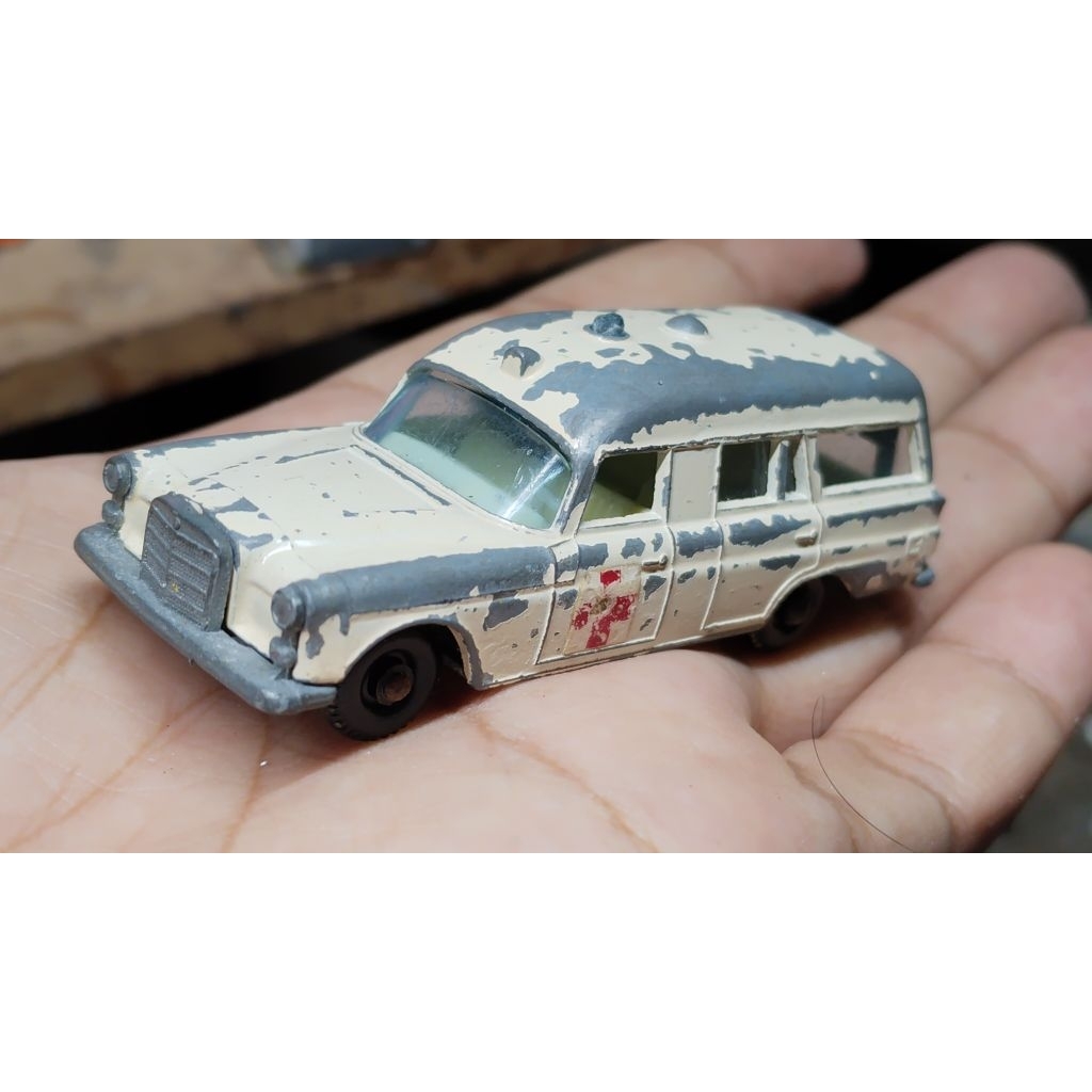 Matchbox Lesney Mercedes Binz Ambulance junk.