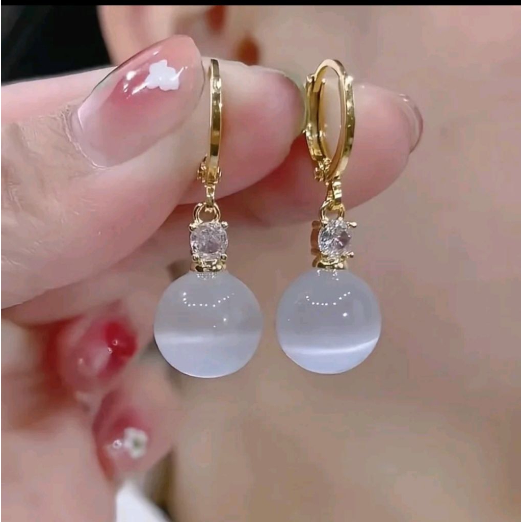 anting gantungan betlogam kacata kucing teraparan berkilau