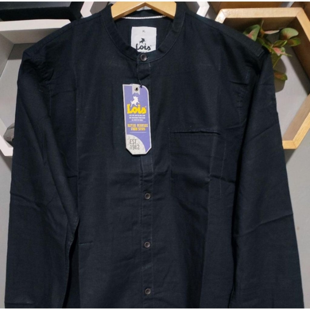 LOIS original kemeja warna hitam ukuran XL