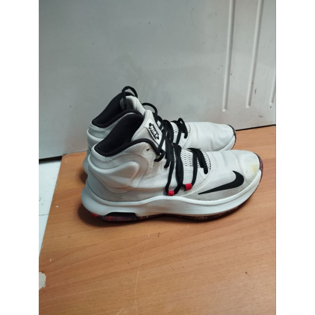 SEPATU BASKET SNEAKERS NIKE VERSITILE 4 SIZE 40 BEKAS PRELOVED