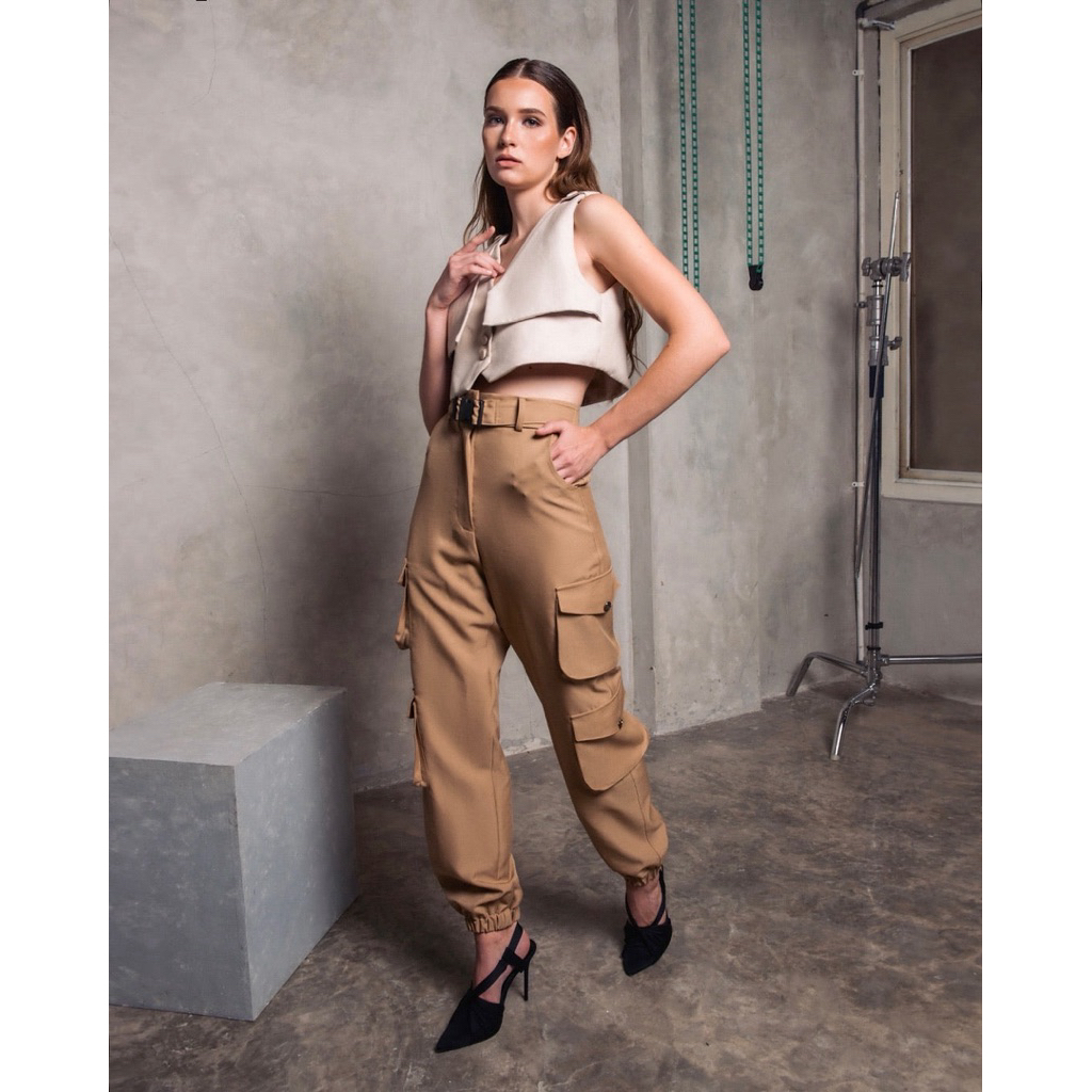 MARYALLE - Jamie Cargo Pants Size M - Camel