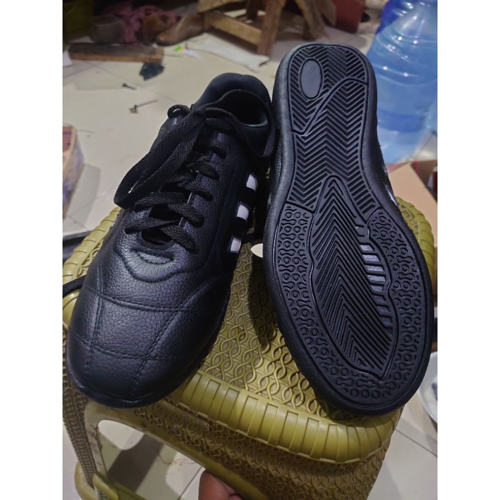 Sepatu futsal bahan kulit asli