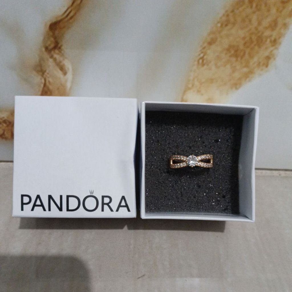 Cincin Pandora with Box