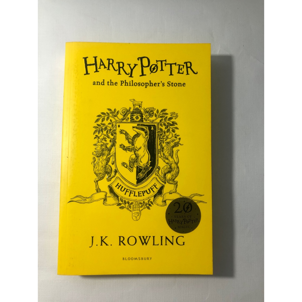 Harry Potter and the Philosopher's / Sorcerer Stone Hufflepuff Edition 20th Anniversary - J.K. Rowli