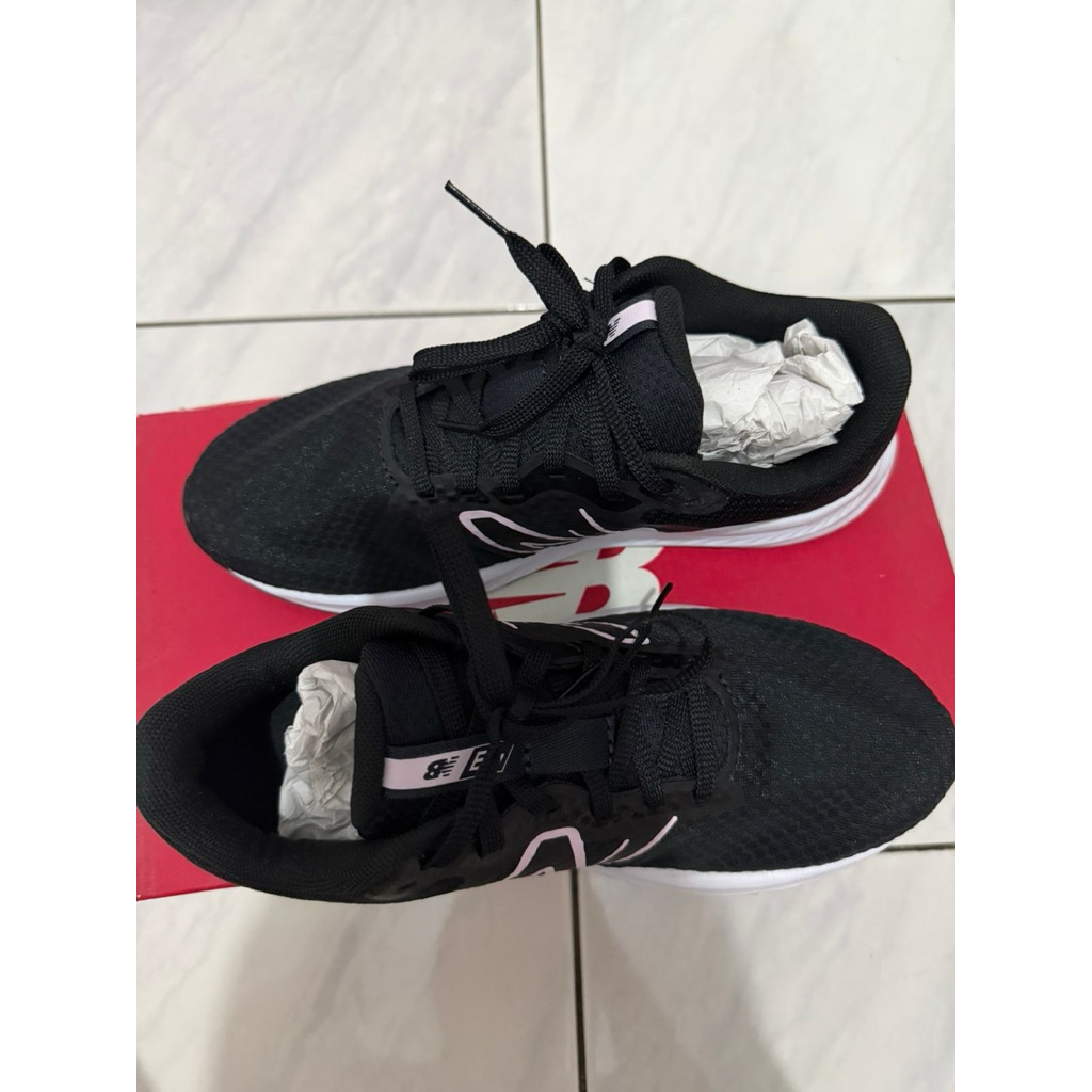 PRELOVED New Balance Wanita Hitam