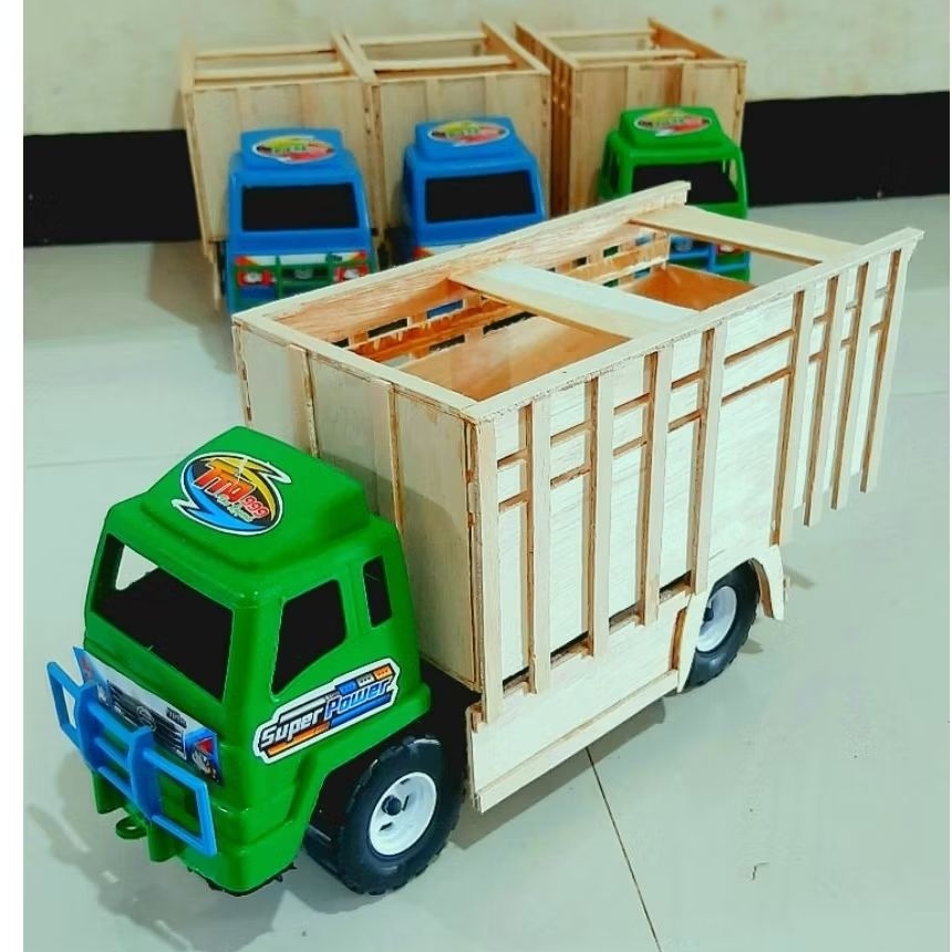 miniatur truk plastik bak triplek pakai pengaman samping