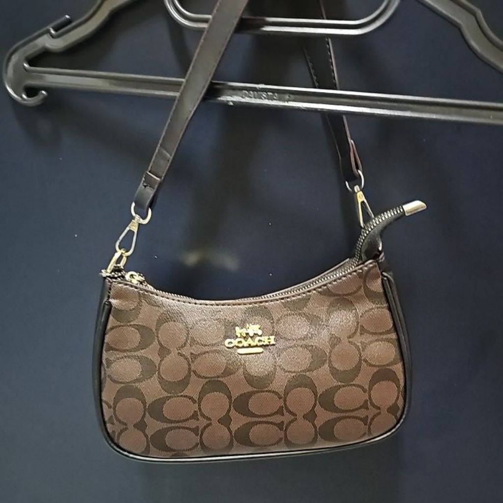 shoulder bag, tas bahu coach. Baru. belum pernah pakai. minus tali panjang hilang.