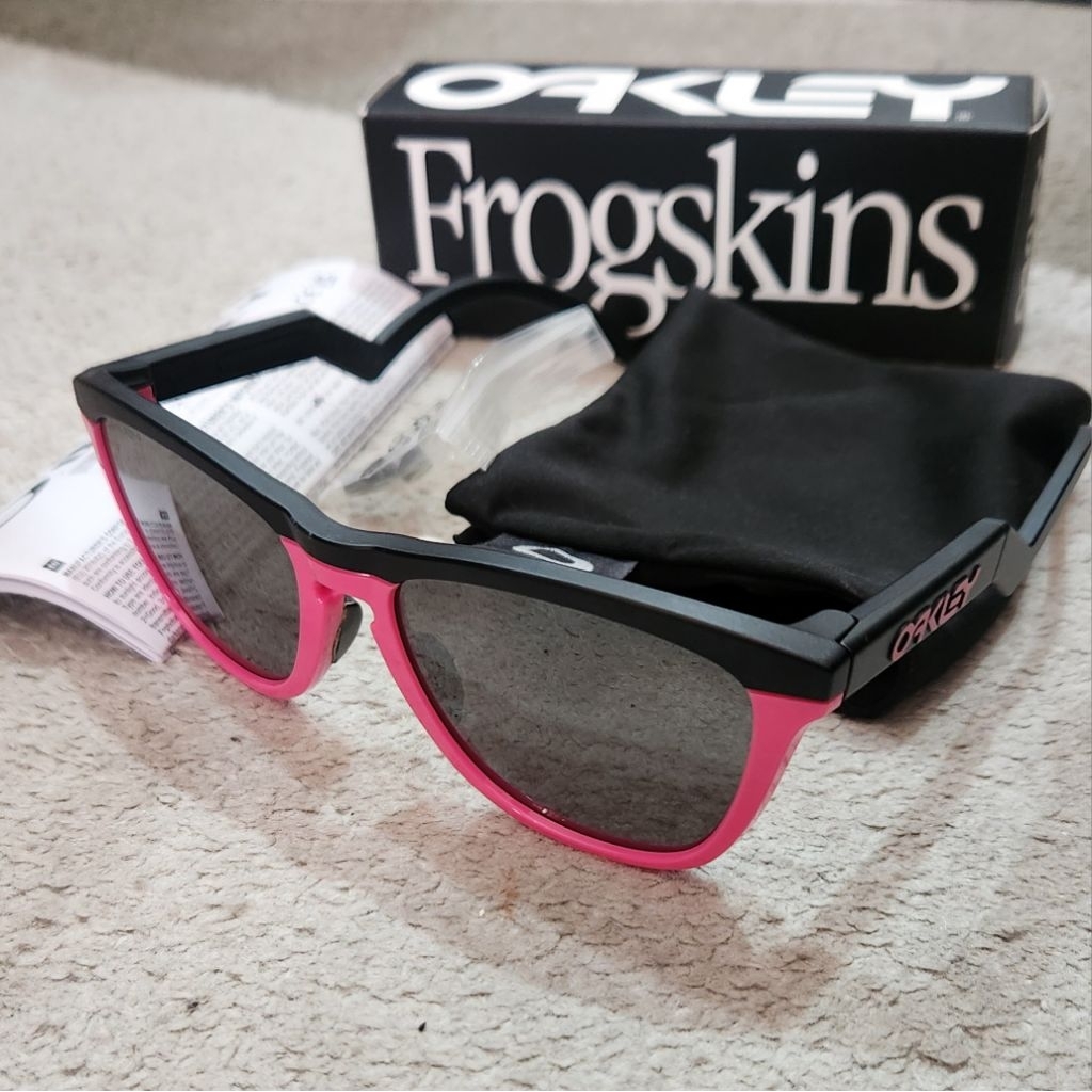 Second Oakley Frogskin Hybrid Pink sunglass edition 95% like new