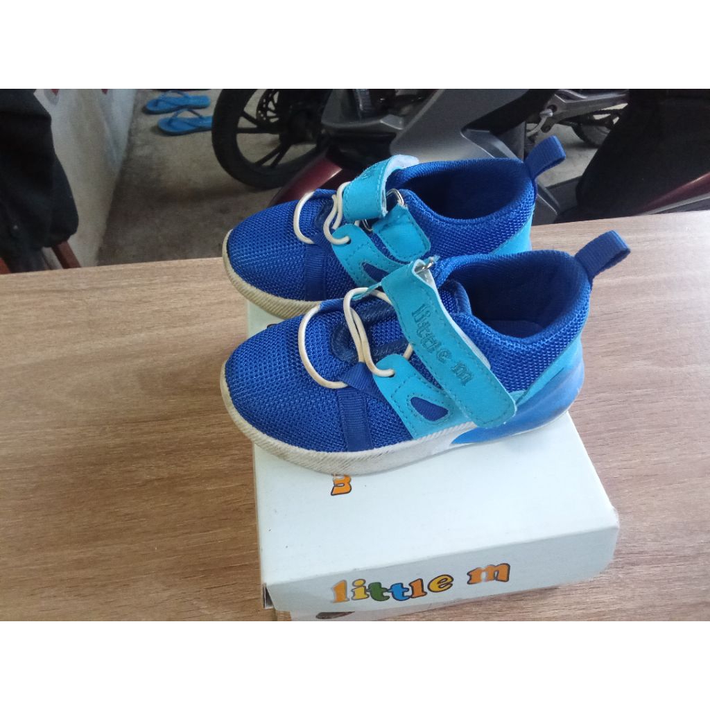 sepatu little M