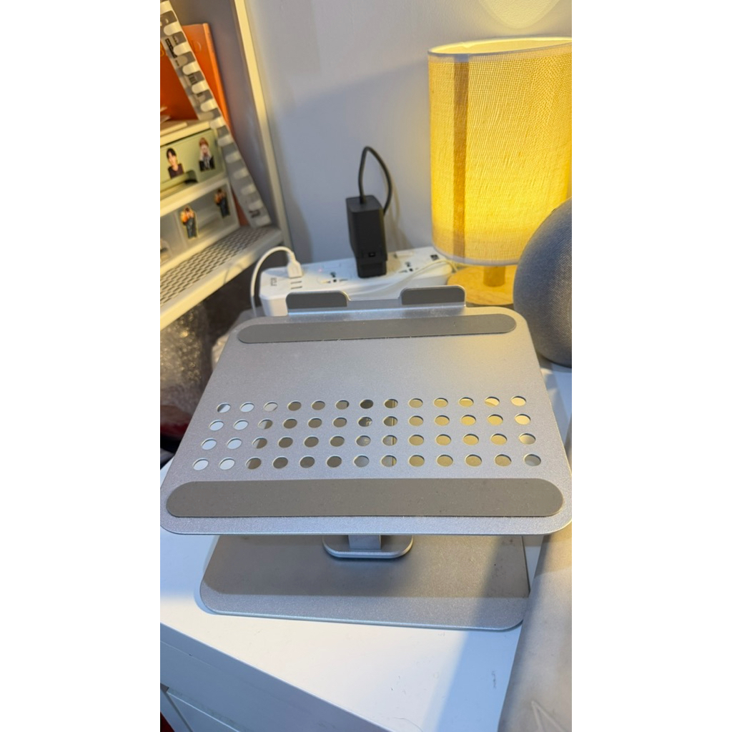 Preloved - Standing Laptop