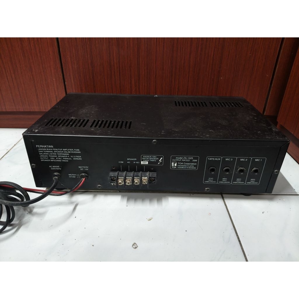 Amplifier PA TOA model ZA-1025.