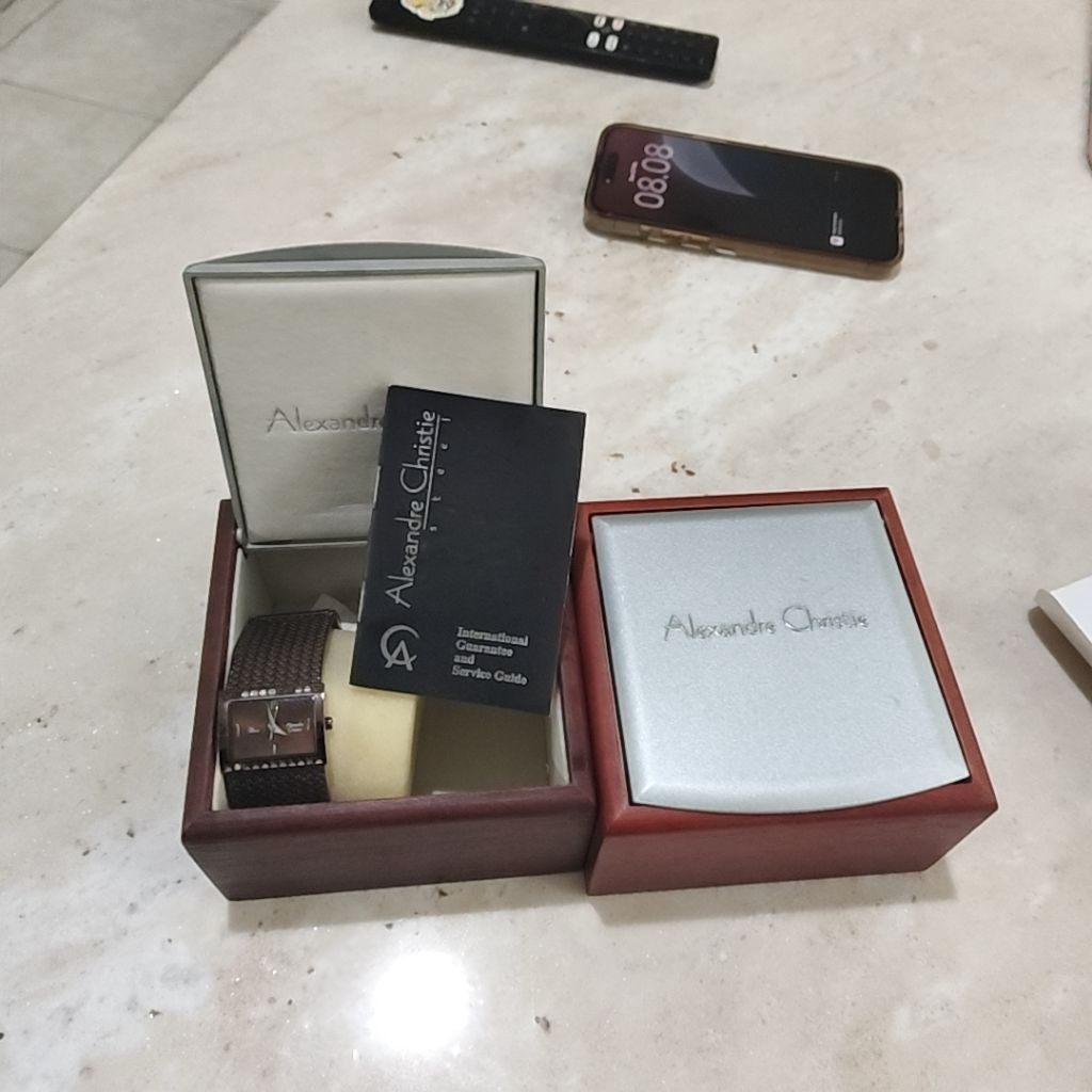 jam Alexander christie second wanita