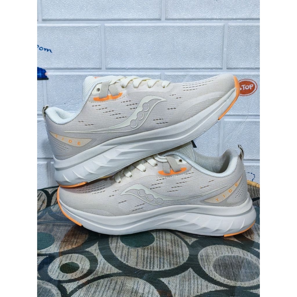 Running Saucony Mocca size 38