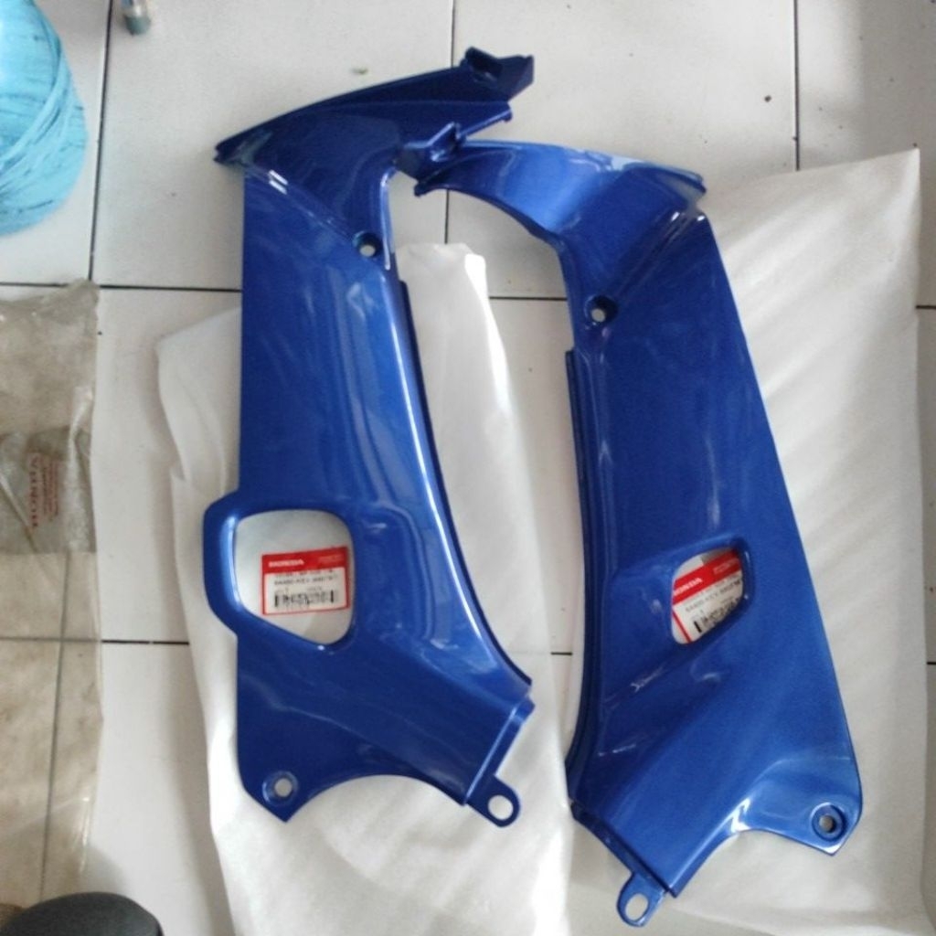 SAYAP LEKSIL LEGSIL TEBENG DALAM KANAN KIRI Biru Tua  HONDA SUPRA XX X 100 ORIGINAL ORI 64400-KEV-88