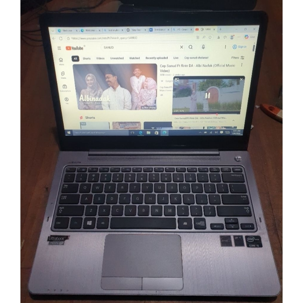 Laptop Samsung touchscreen i5 gen 3