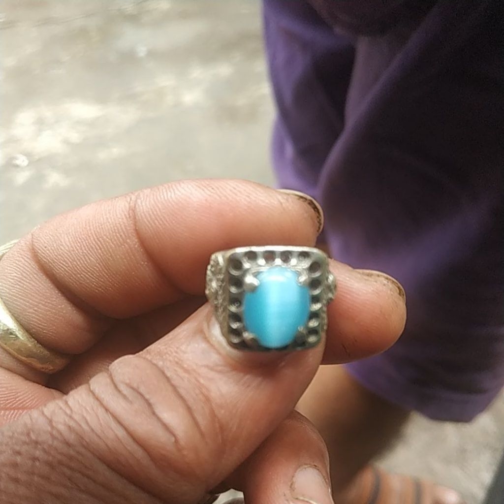 batu mata kucing biru natural