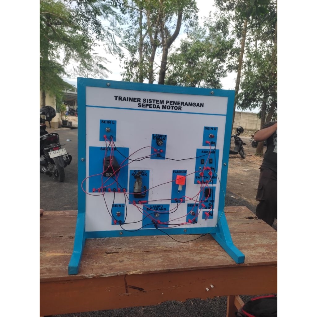 TRAINER SISTEM PENERANGAN SEPEDA MOTOR