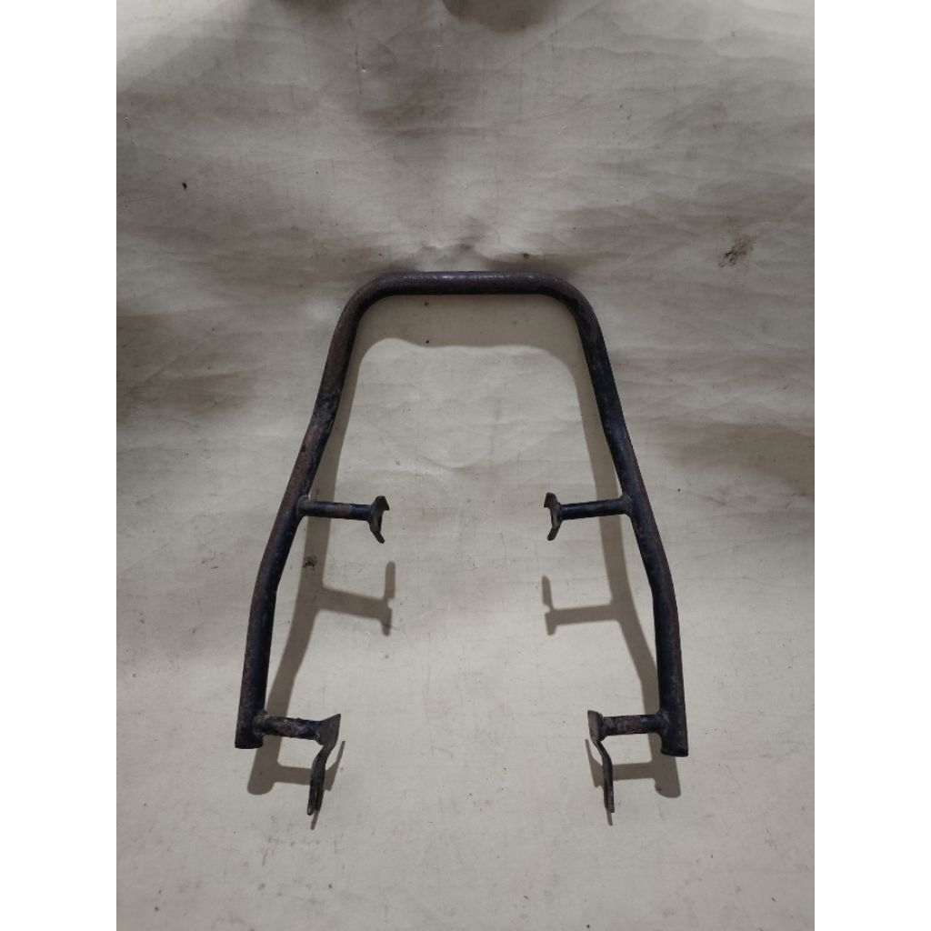 begel pegangan jok belakang motor Honda Supra fit lama bekas