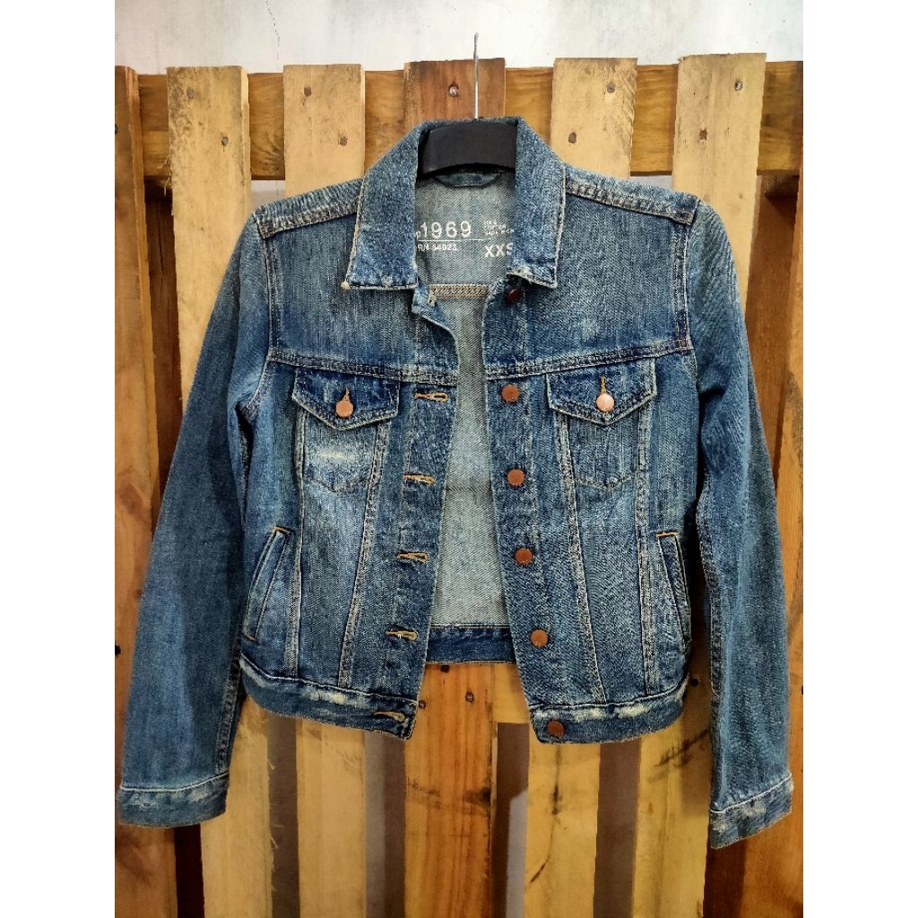 Jaket Jeans Riped Bekas Gap
