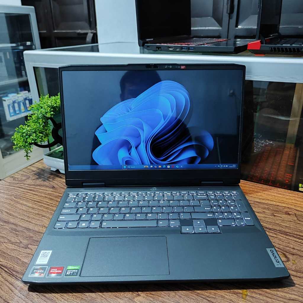 Lenovo Ideapad Gaming 3i AMD Ryzen 5 7520H 8GB/512 RTX 4050 Mulus