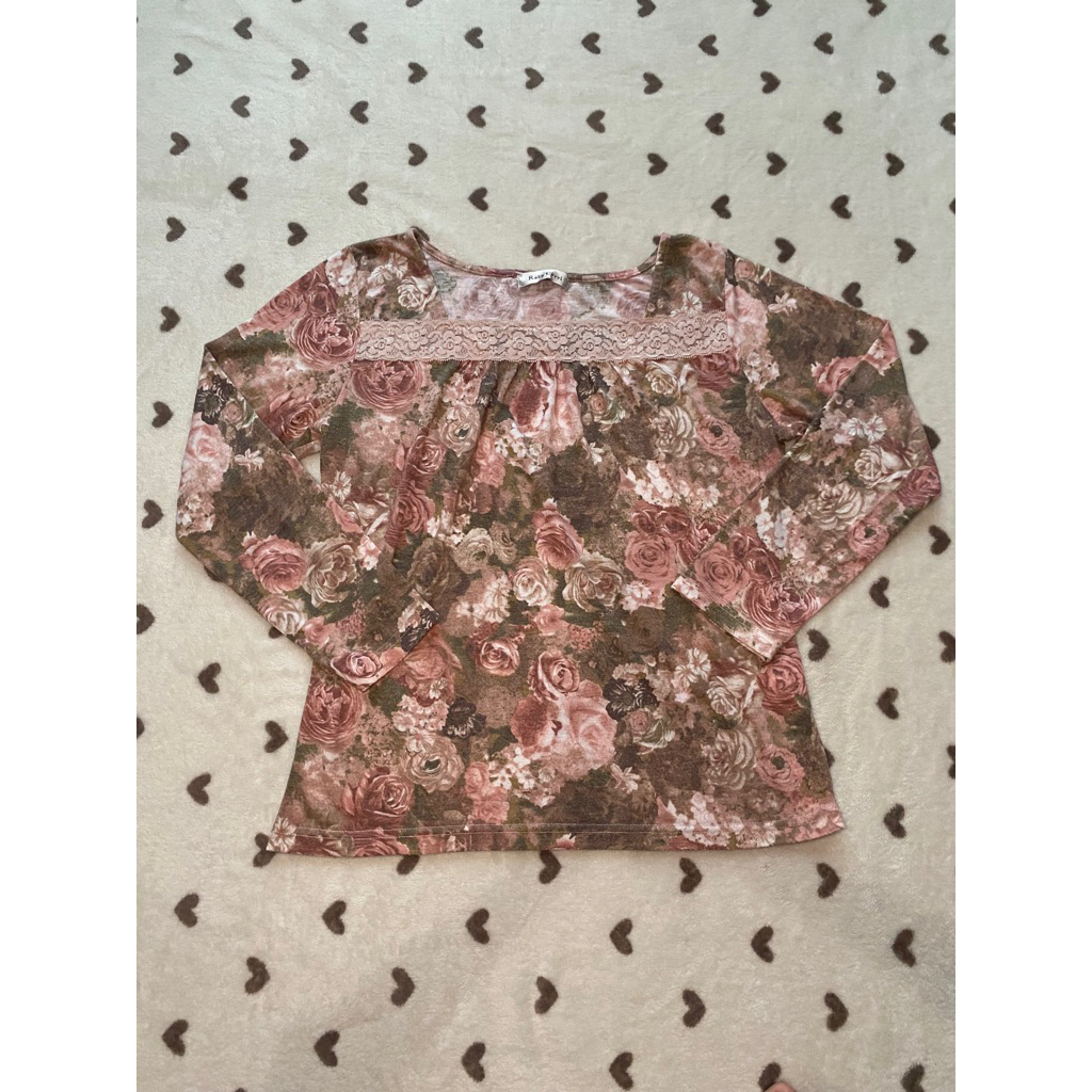 Rosa cheri flower top