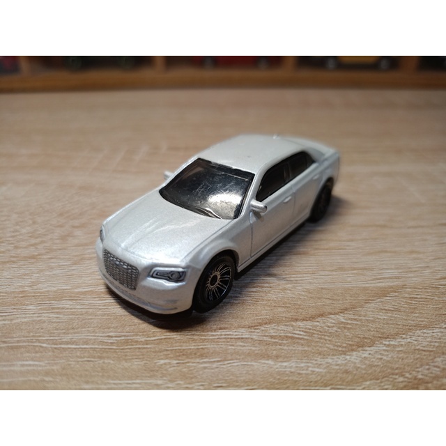 Diecast Loose - Matchbox '15 Chrysler 300 White