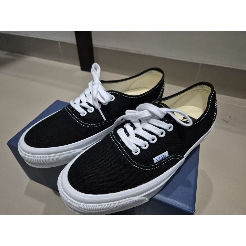 Vans Authentic Reissue Black and White