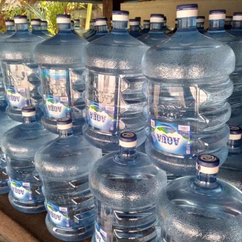 Aqua Galon 19 Liter (Galon + isi)