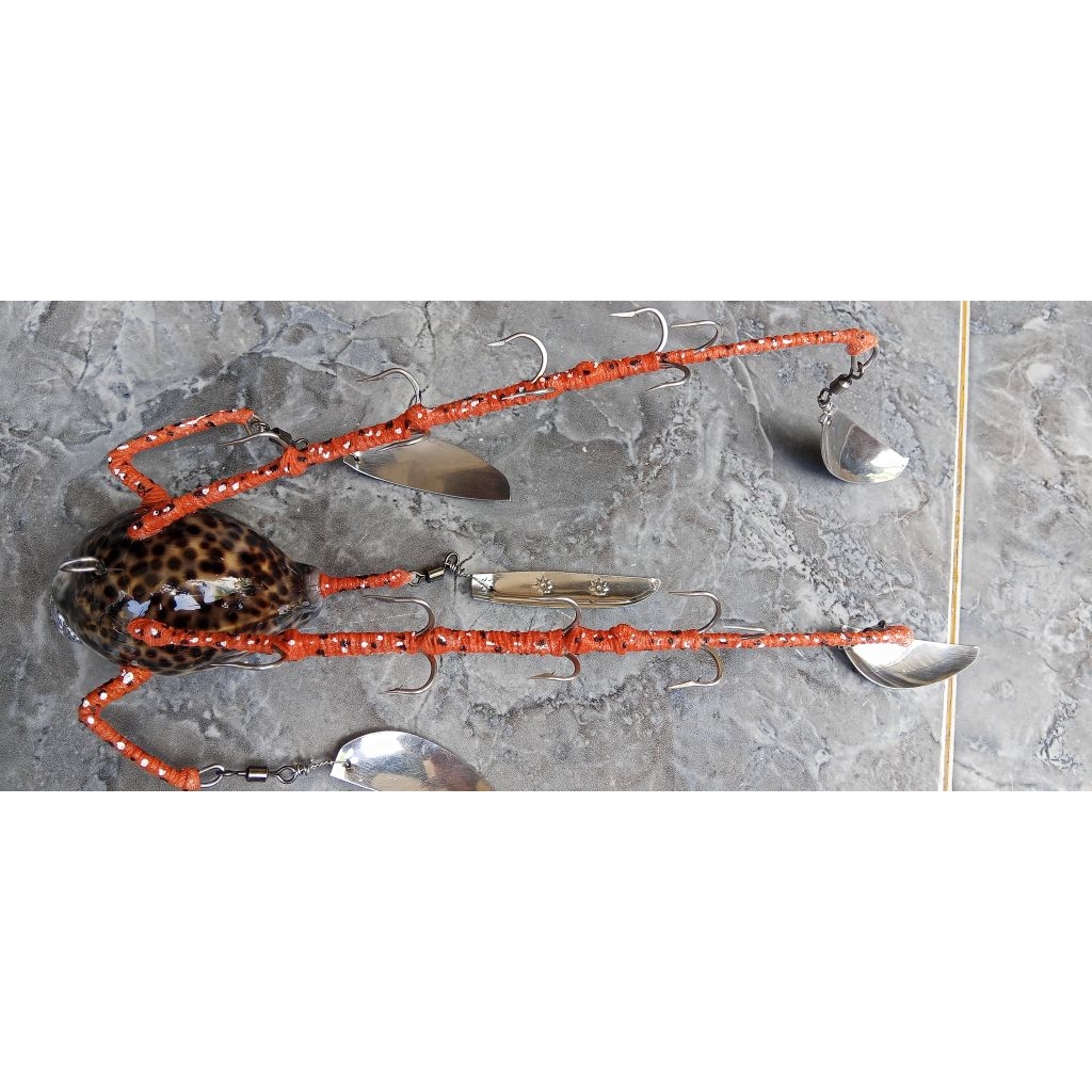 "Pancing Gurita", "Octopus Jig", dan "Umpan Laut Dalam".